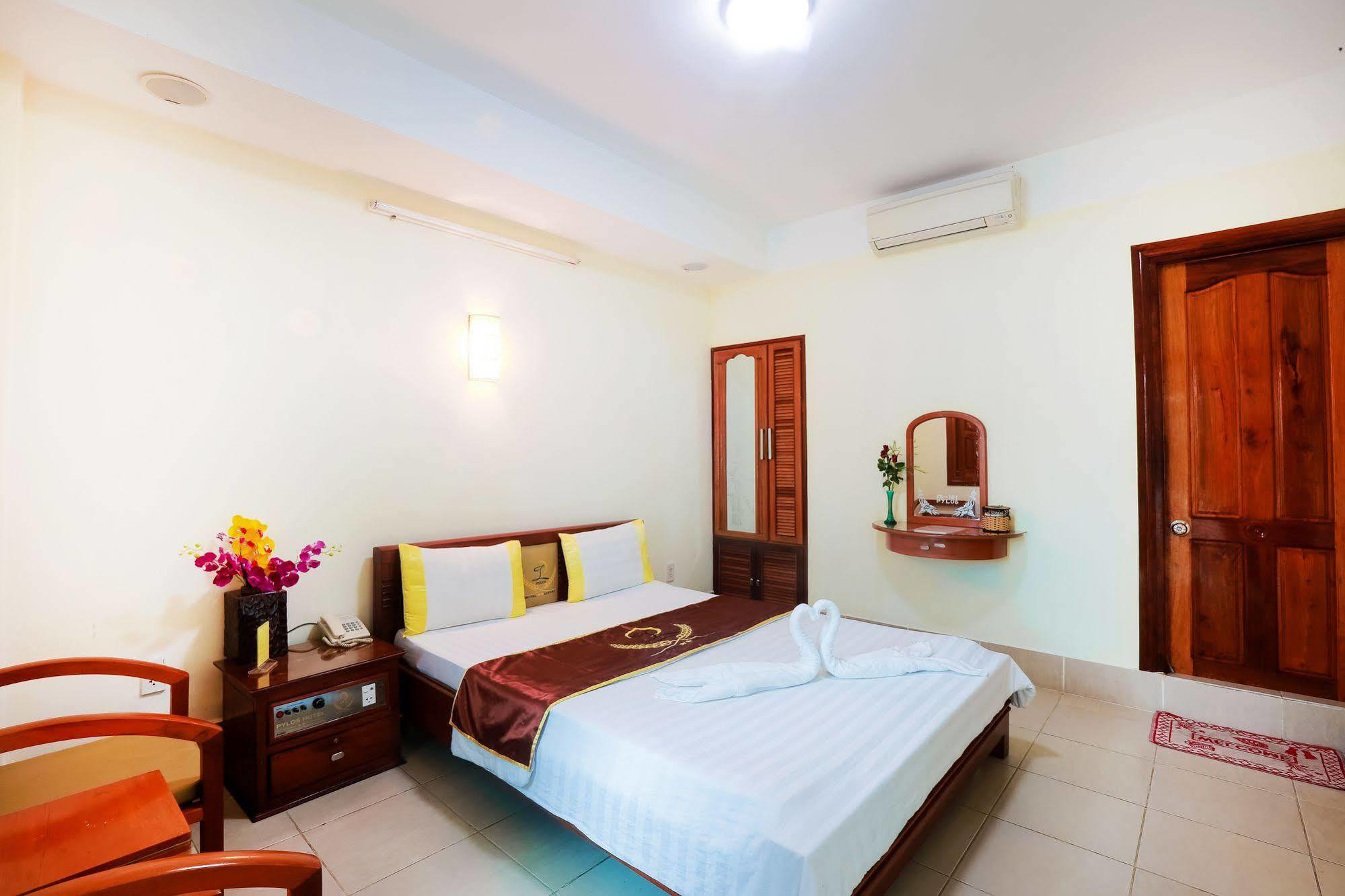 Pylos Hotel Ho Chi Minh City Exterior photo