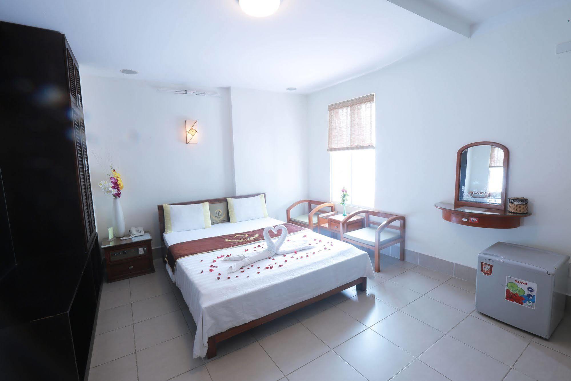 Pylos Hotel Ho Chi Minh City Exterior photo