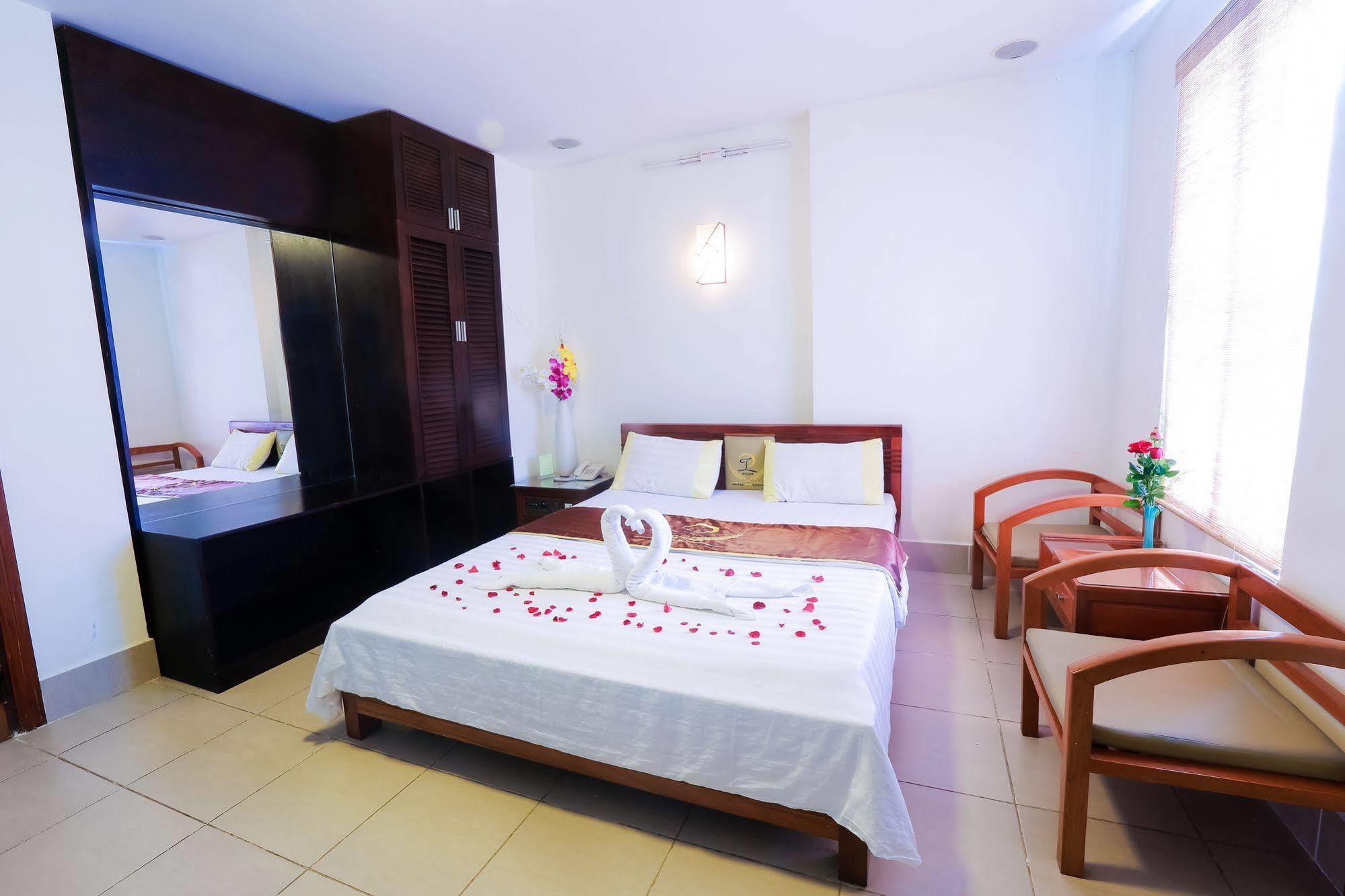 Pylos Hotel Ho Chi Minh City Exterior photo